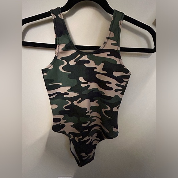 KENDALL & KYLIE Camo Print Swimsuit - Picture 3 of 7